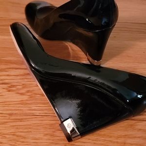Tory Burch size 7 1/2 Black Shoes